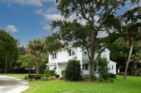 Jessamine by AvantStay Picture Perfect Home w Stunning Backyard